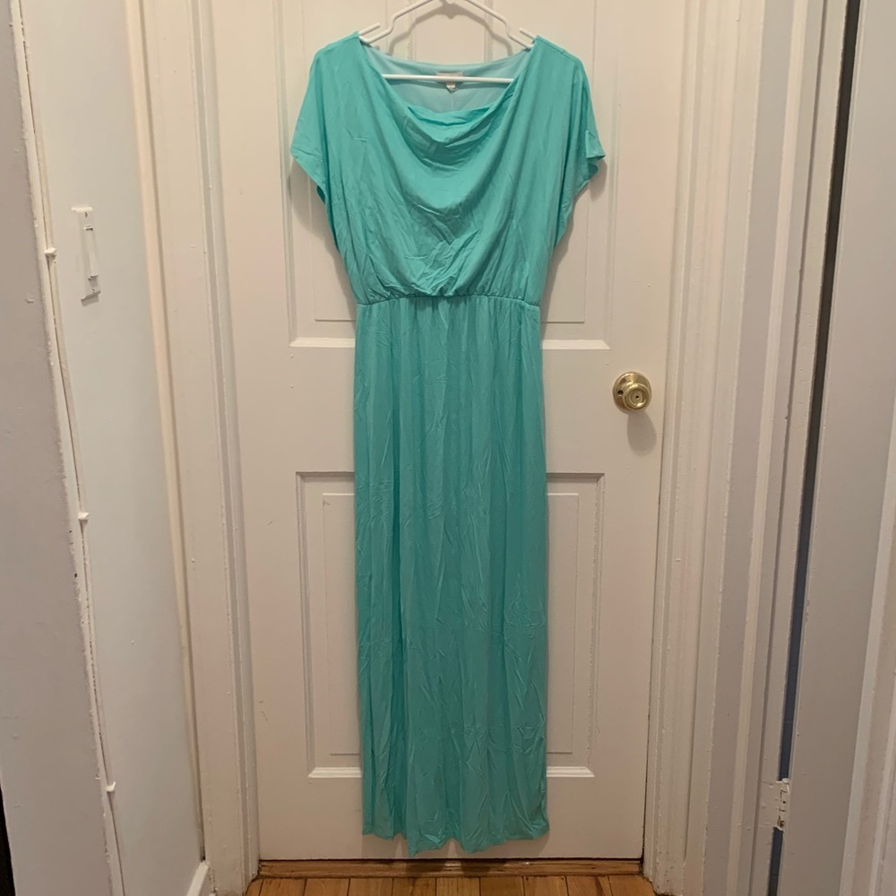 🟢 Cowl Neck Maxi Dress